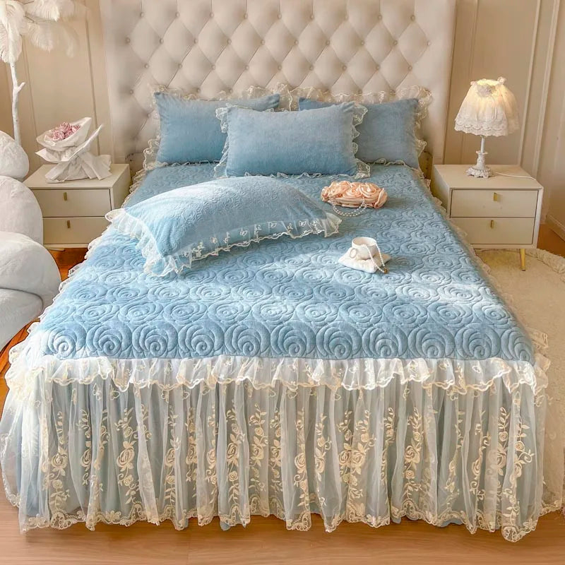 طقم سرير الأميرة الدانتيل من DecorBites™ مع غطاء لحاف وتنورة سرير مخملية