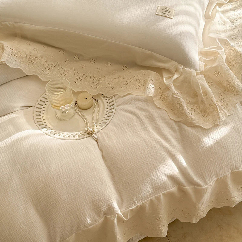 طقم مفروشات سرير الزفاف بتصميم الأميرة من الدانتيل والكشكشة من DecorBites™‎ مصنوع من القطن الخالص والناعم على البشرة