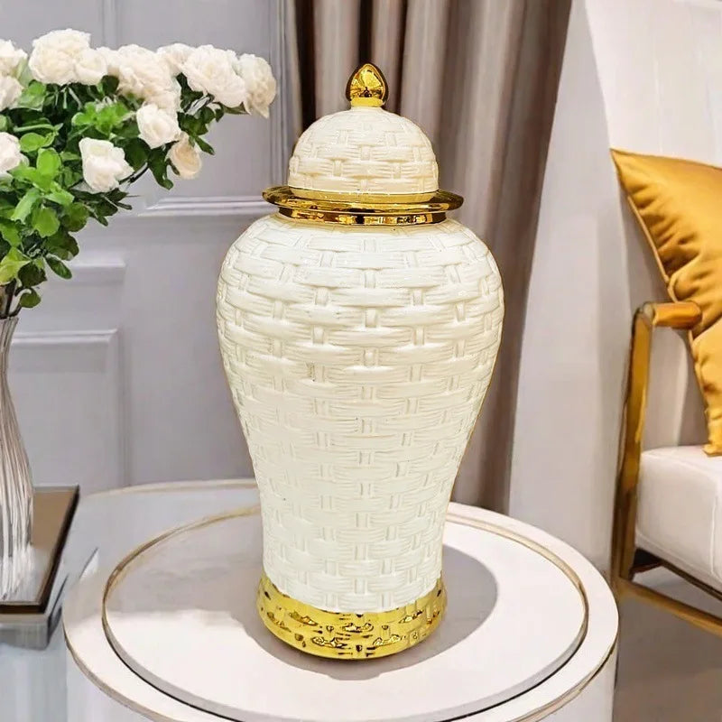 جرة شطرنج سيراميك مزهرية ورد ذهبية بنمط النسيج من DecorBites™ اكسسوارات تزيين المنزل