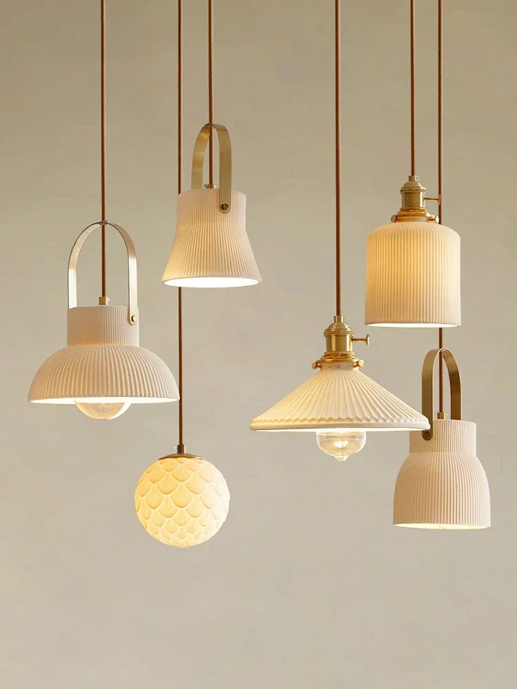 ثريا بجانب السرير من السيراميك الياباني من DecorBites™ | مصباح غرفة نوم بتصميم فريد لديكور المنزل