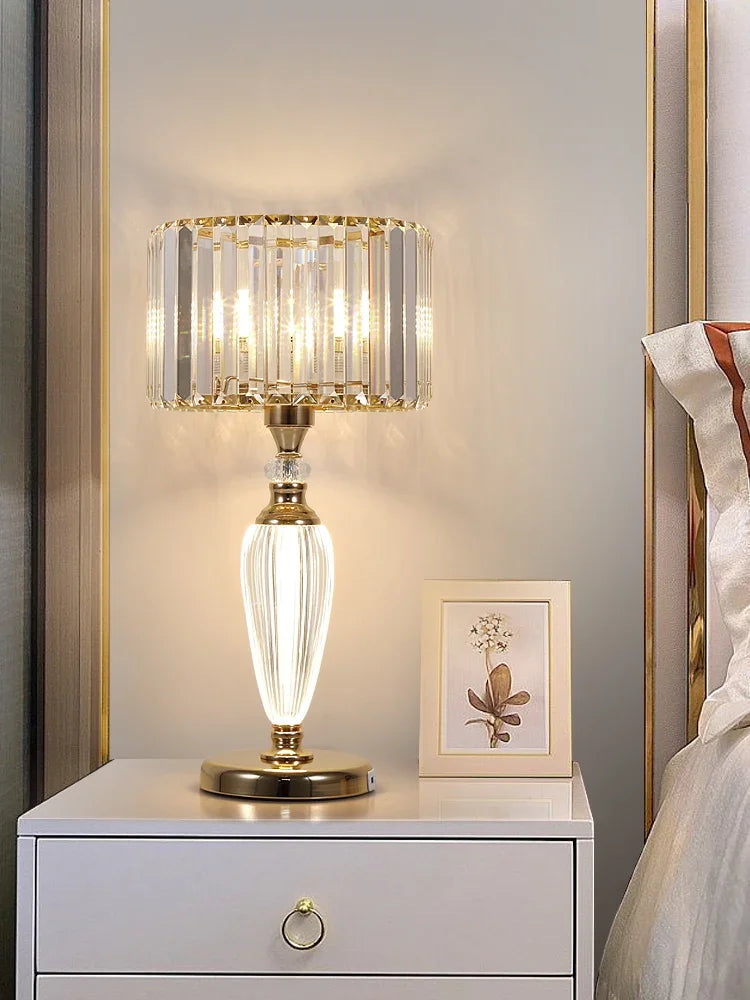مصباح طاولة كريستال DecorBites™: إضاءة سرير عصرية وفاخرة للديكور