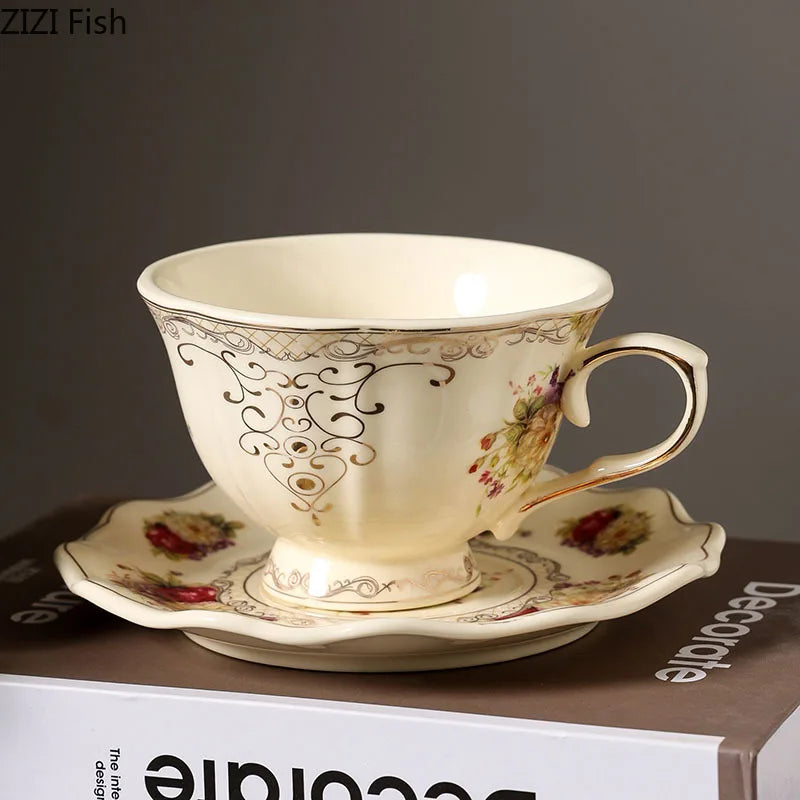 طقم فنجان وصحن سيراميك مزين بالدانتيل على شكل زهرة من DecorBites™ - فنجان شاي مطلي بالذهب لطاولة الطعام