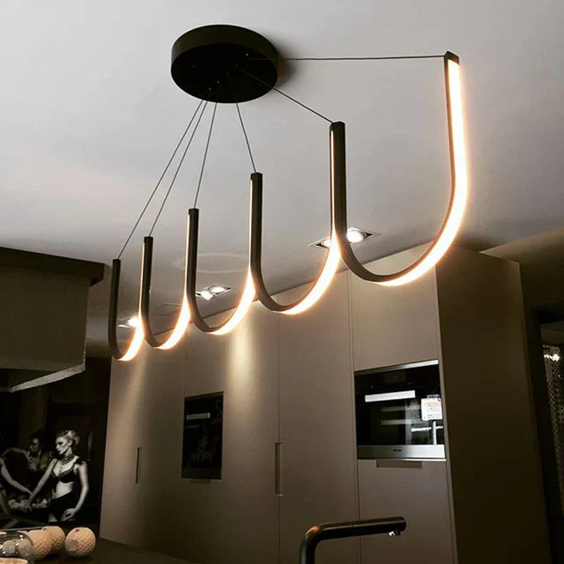 ثريا LED من DecorBites™: إضاءة معلقة من الألومنيوم الأسود والذهبي، مصباح لغرفة المعيشة وغرفة الطعام وغرفة النوم