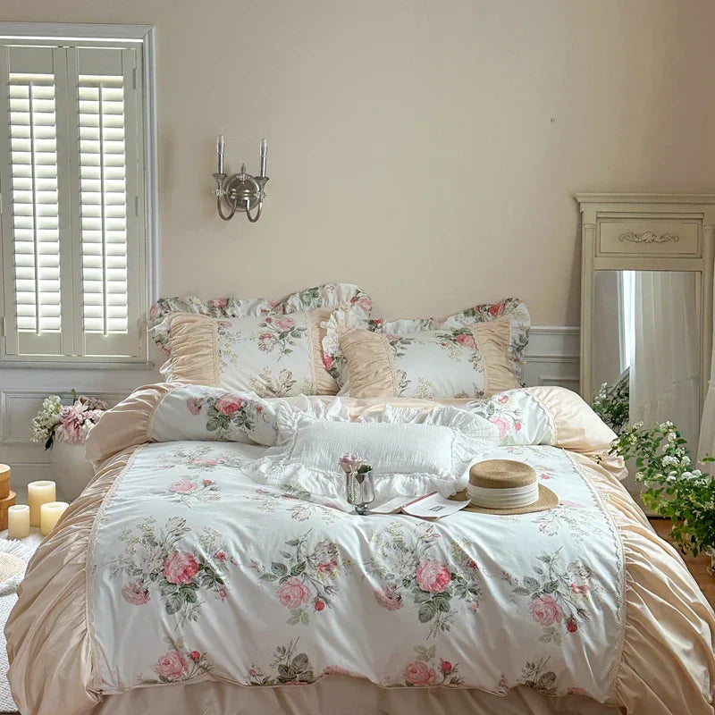مجموعة مفروشات سرير قطنية مزينة بالورود والكشكشة بطراز الأميرة الكورية من DecorBites™