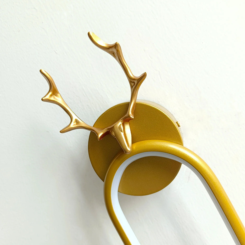 مصباح حائط DecorBites™ على شكل رأس غزال ذهبي لديكور غرفة المعيشة وغرفة النوم