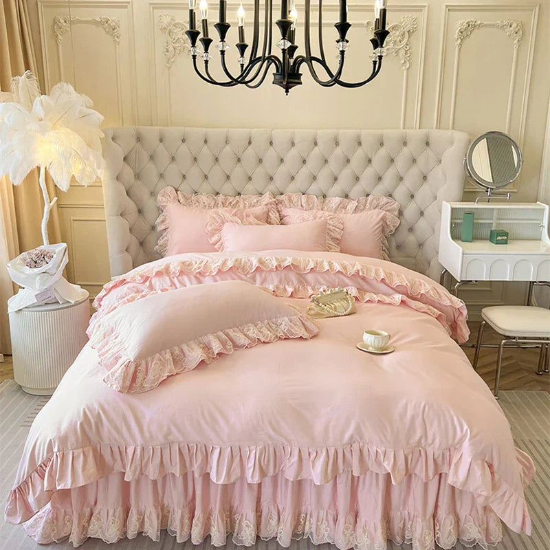 طقم مفروشات أميرة كورية من الدانتيل والكشكشة من DecorBites™ باللون الوردي المائل للبني