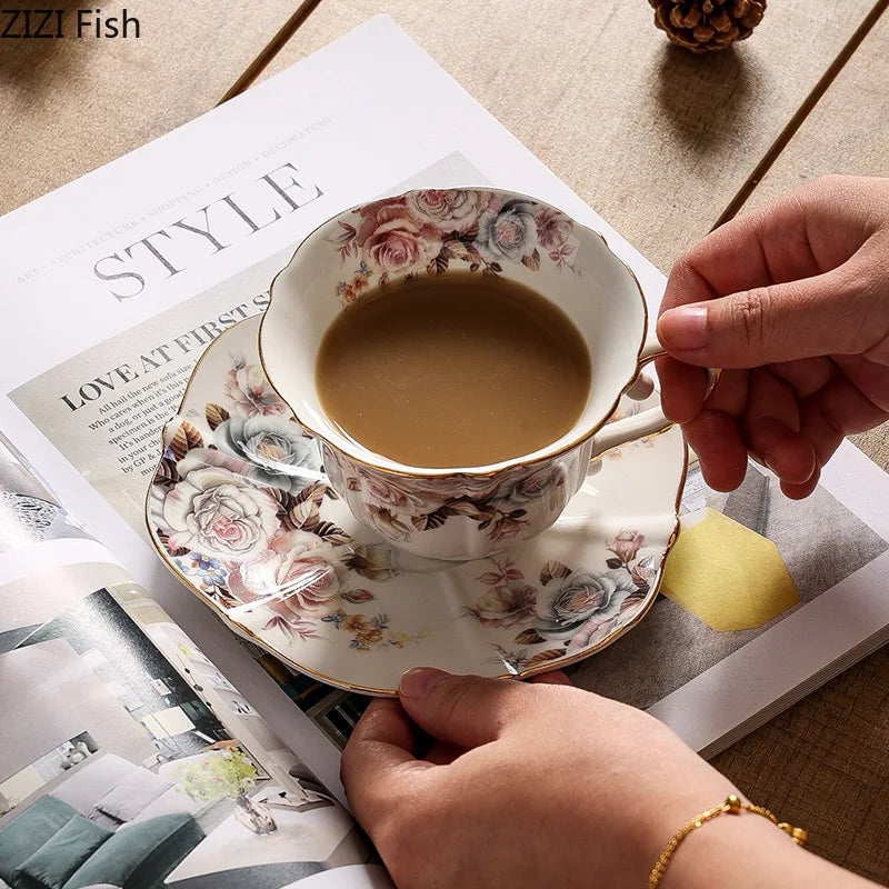 طقم فناجين وصحون شاي من السيراميك بحواف دانتيل DecorBites™ للمائدة والمقهى