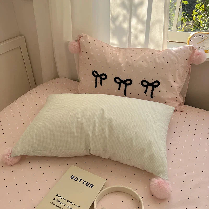 طقم سرير بومبوم بنمط فيونكة أميرات كورية من DecorBites™ - قياس كوين مفرد