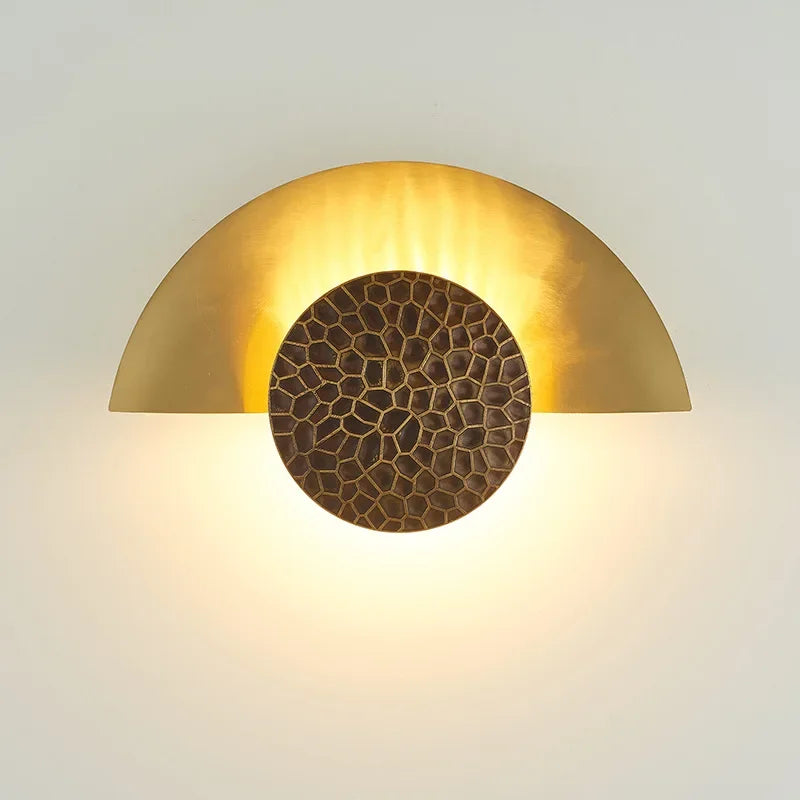 مصباح جداري على شكل هلال من DecorBites™ LED | أبليك عصري من الراتنج والحديد لغرفة المعيشة وغرفة النوم والممر