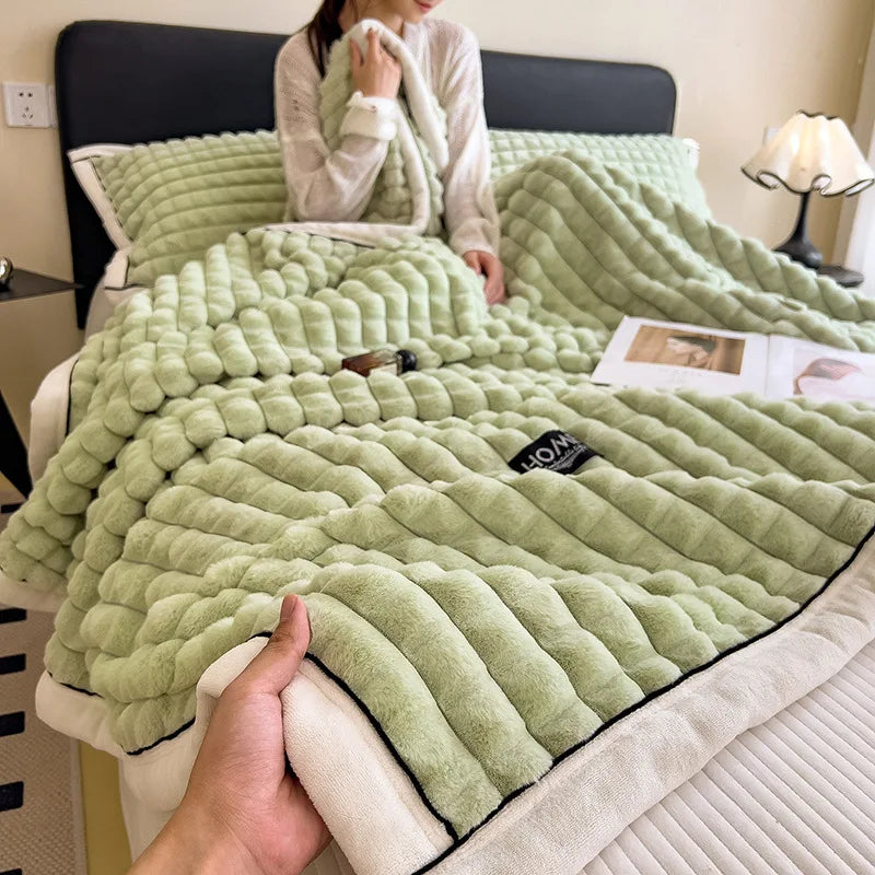 DecorBites™ Cozy Flannel Velvet Blanket: All-Season Solid Color Single Queen Quilt