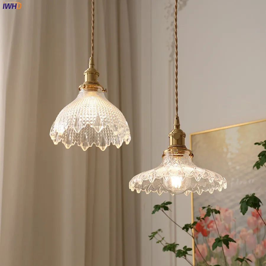 مصباح قلادة DecorBites™ LED زجاجي أخضر بمقبض خشبي نحاسي لديكور المنزل الاسكندنافي الحديث