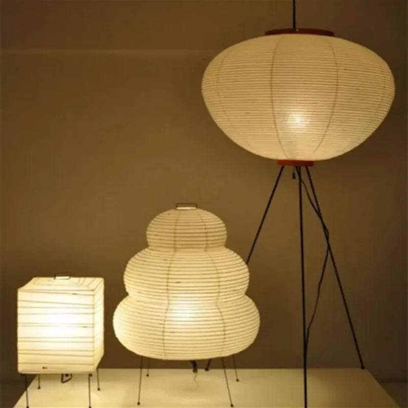 مصباح أرضي من ورق الأرز الياباني من DecorBites™ من تصميم Noguchi Yong لإضاءة غرف النوم والصالونات