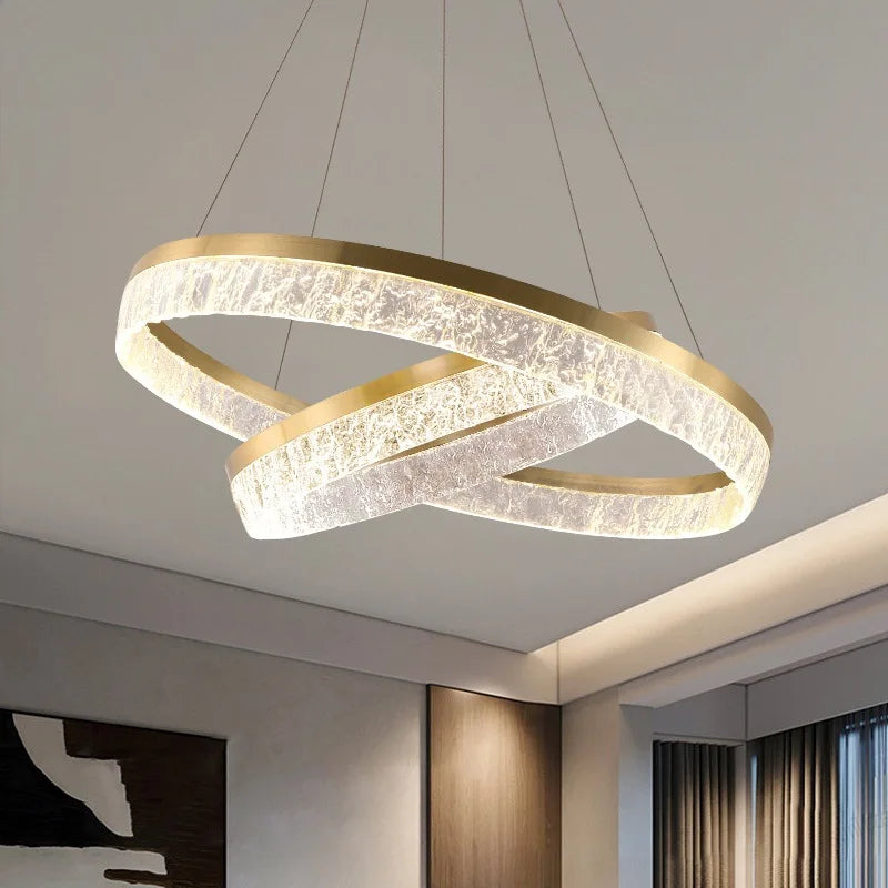 ثريات DecorBites™ الذهبية بتقنية LED لديكور أنيق للمنازل والفنادق