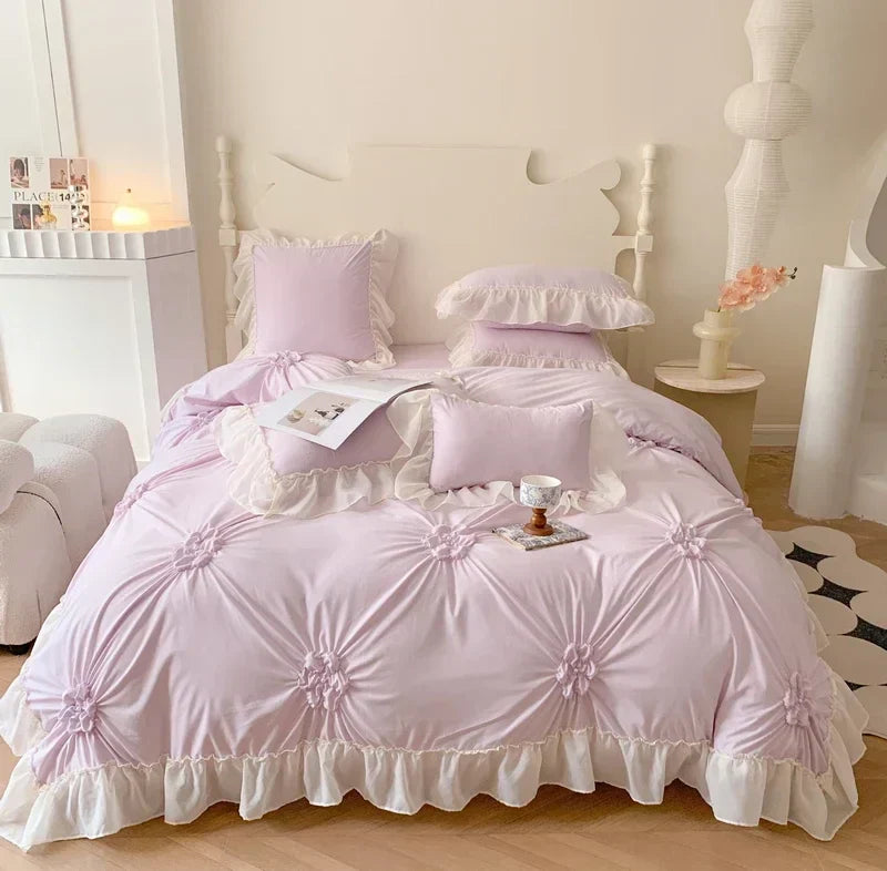 طقم سرير الأميرة الدانتيل™ من DecorBites: غطاء لحاف وملاءة ووسائد بكشكشة وأقواس رومانسية