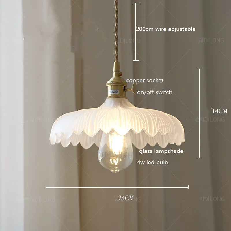 مصباح قلادة DecorBites™ LED زجاجي أخضر بمقبض خشبي نحاسي لديكور المنزل الاسكندنافي الحديث