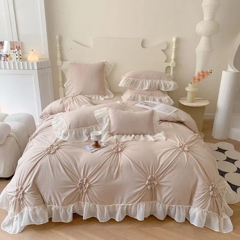 طقم سرير الأميرة الدانتيل™ من DecorBites: غطاء لحاف وملاءة ووسائد بكشكشة وأقواس رومانسية