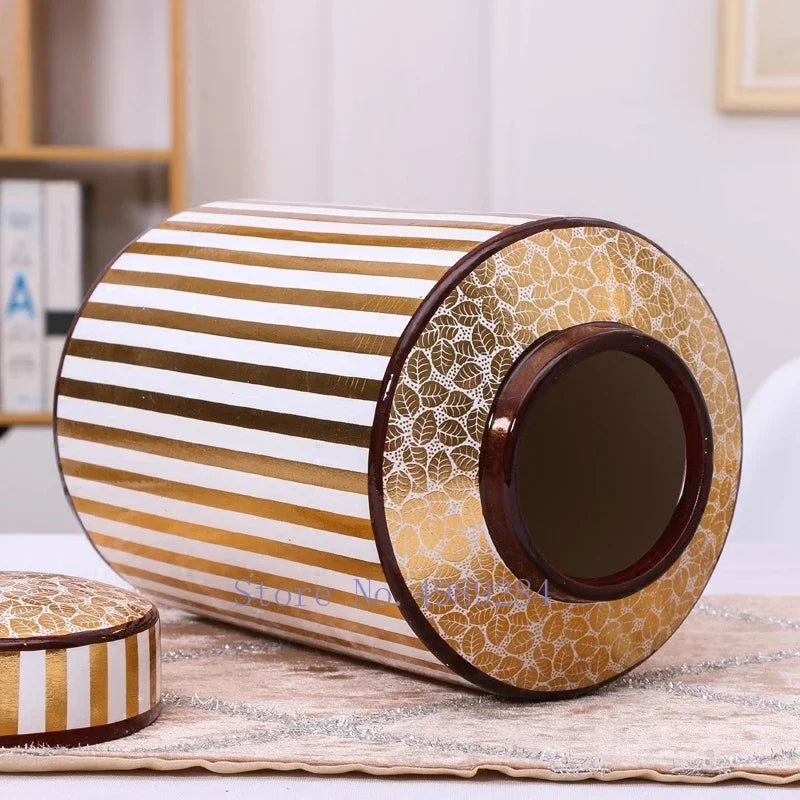 مزهرية سيراميك جولدن سترايب من DecorBites™ بغطاء، برطمان تخزين عصري لديكور المنزل