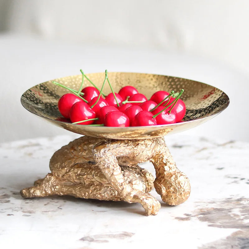 صينية وتماثيل ديكور المنزل المصنوعة يدوياً من الراتنج الذهبي من DecorBites™
