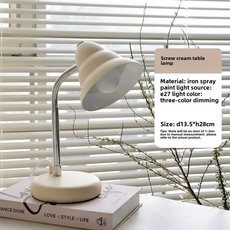 مصباح مكتب DecorBites™ الكريمي المزخرف ببراغي للقراءة والدراسة