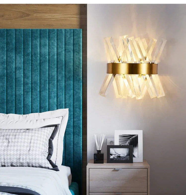 DecorBites™ مصباح حائط زجاجي كريستالي ذهبي لديكور غرف النوم الفاخرة