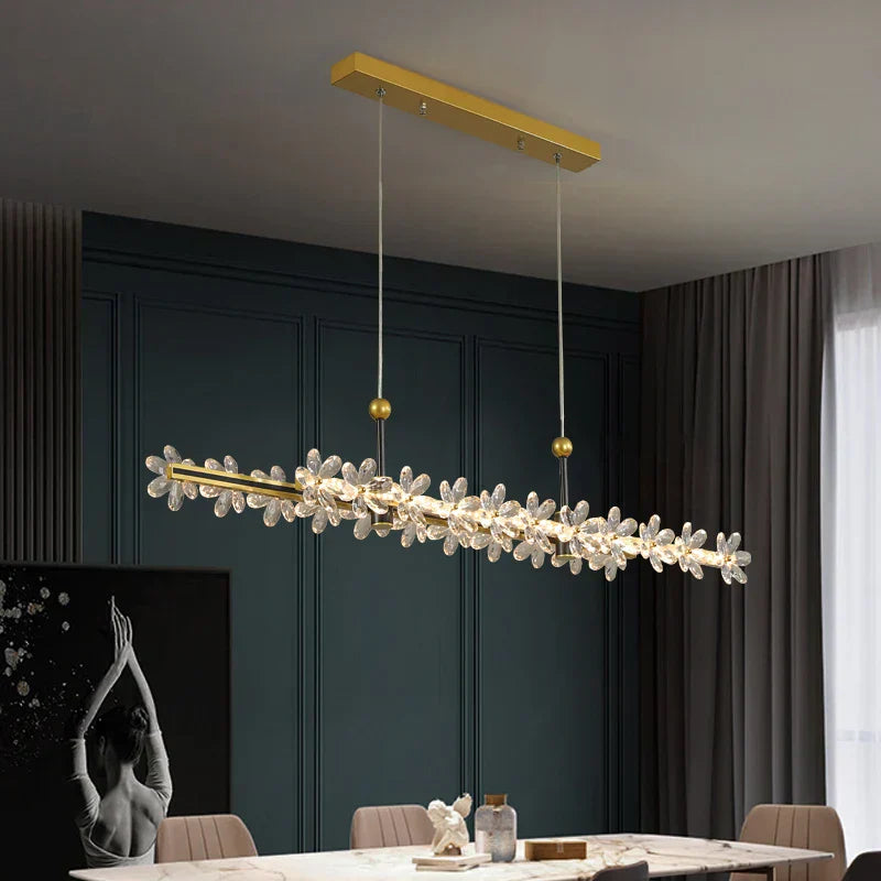 ثريا معلقة على شكل حلقة كريستال ذهبية من DecorBites™، تصميم عصري فاخر لديكور المنزل