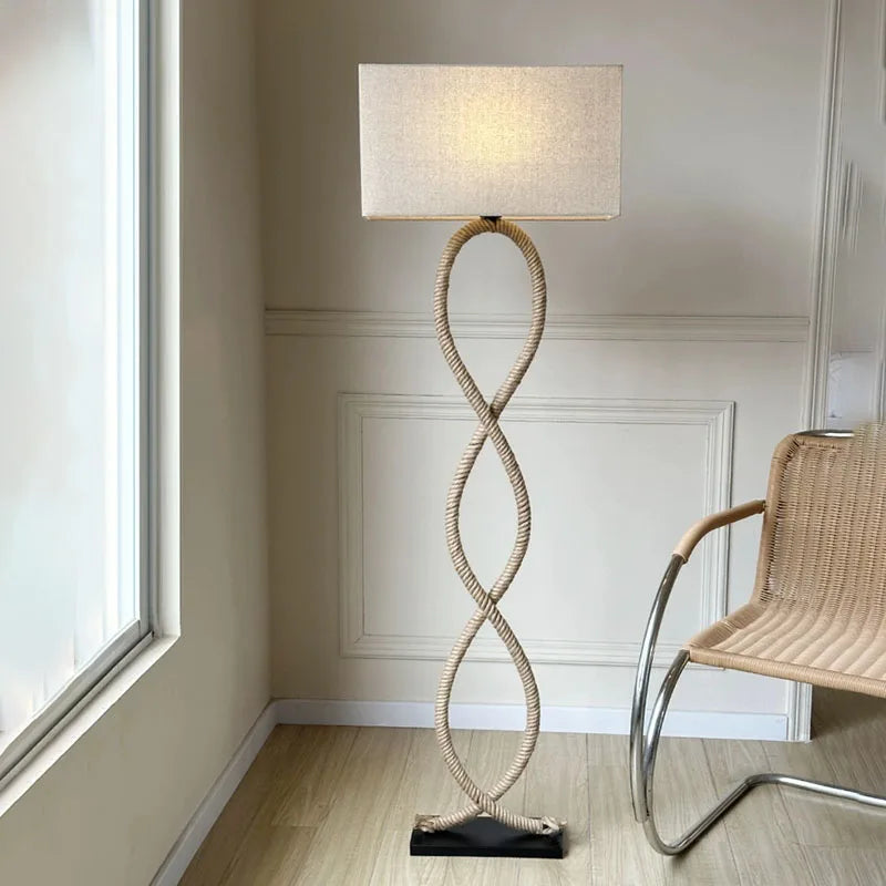 مصباح أرضي LED DecorBites™ بتصميم حبل القنب وقماش الظل بنمط وابي سابي ريترو شمالي