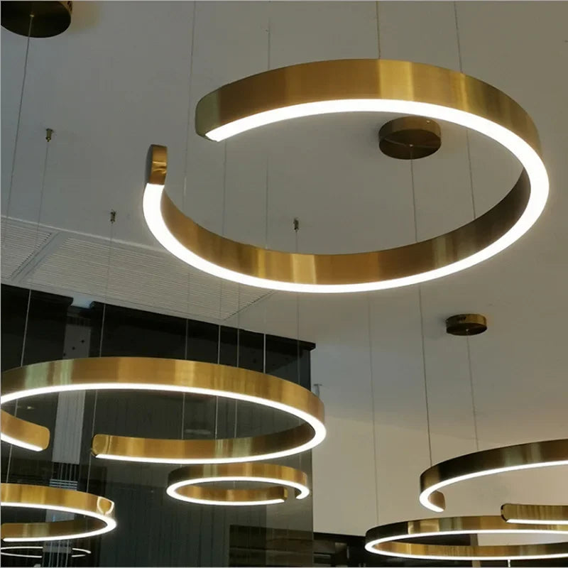 ثريا DecorBites™ الذهبية بتقنية LED: إضاءة معلقة عصرية لغرفة الطعام وغرفة النوم