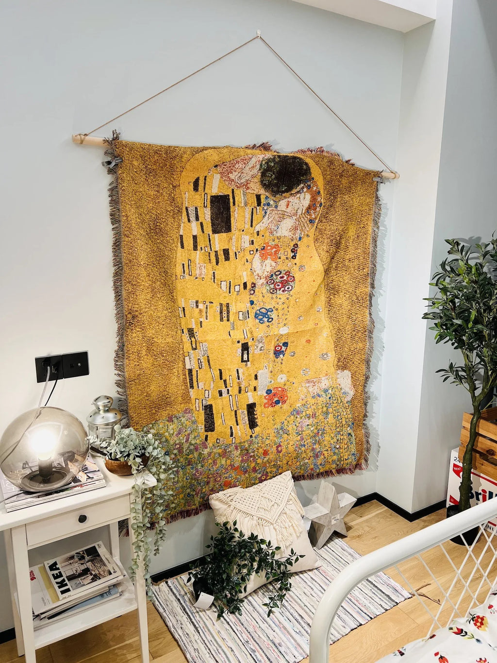 بطانية DecorBites™ Gustav Klimt The Kiss بنقشة فنية من نسيج القطن