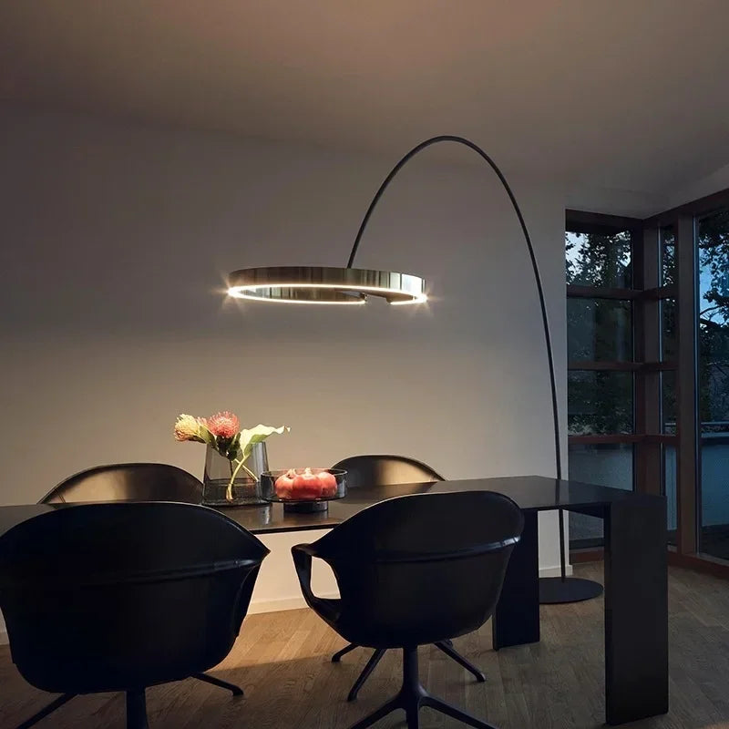 مصباح أرضي DecorBites™ LED قابل للتعتيم من النحاس الذهبي والأسود لغرفة المعيشة والفندق