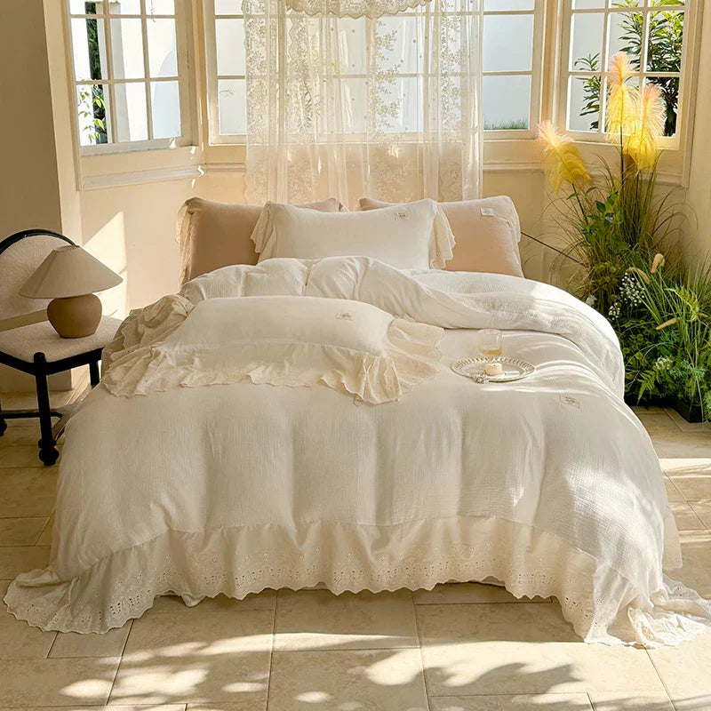 طقم مفروشات سرير الزفاف بتصميم الأميرة من الدانتيل والكشكشة من DecorBites™‎ مصنوع من القطن الخالص والناعم على البشرة