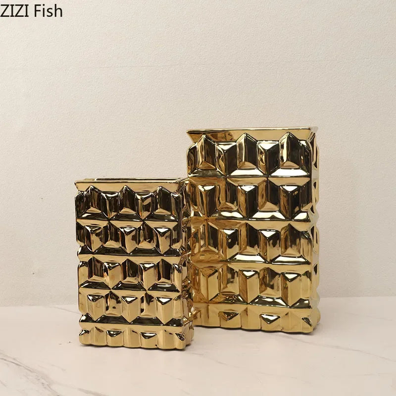 فازة سيراميك مربعة ذهبية DecorBites™ مع أزهار صناعية لتزيين الغرفة بلمسة جمالية