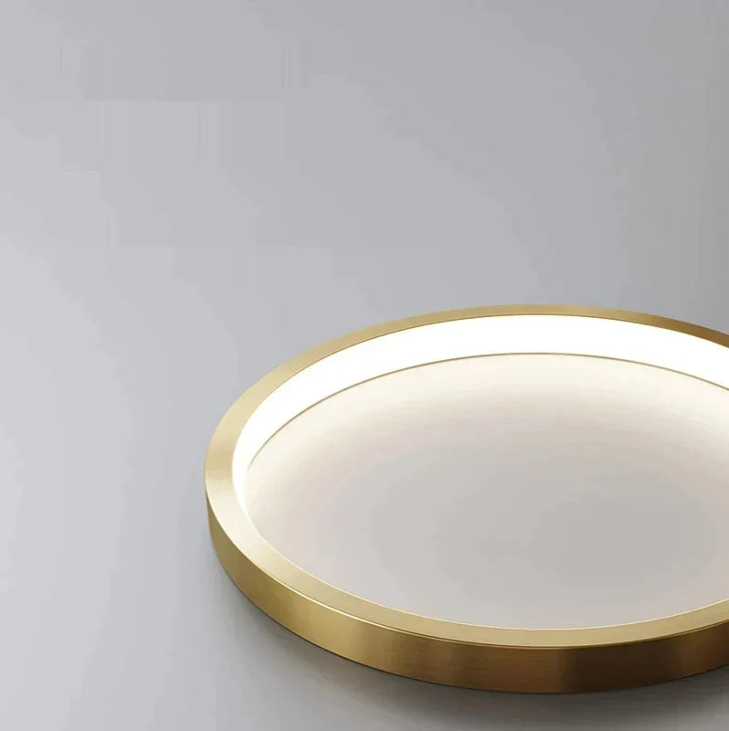 ثريا معلقة LED بكرة زجاجية دائرية ذهبية سوداء من DecorBites™