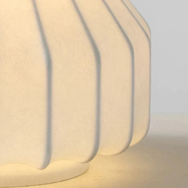 مصباح أرضي من القماش LED من DecorBites™: تصميم عصري لغرف النوم وغرف المعيشة وديكور الفنادق