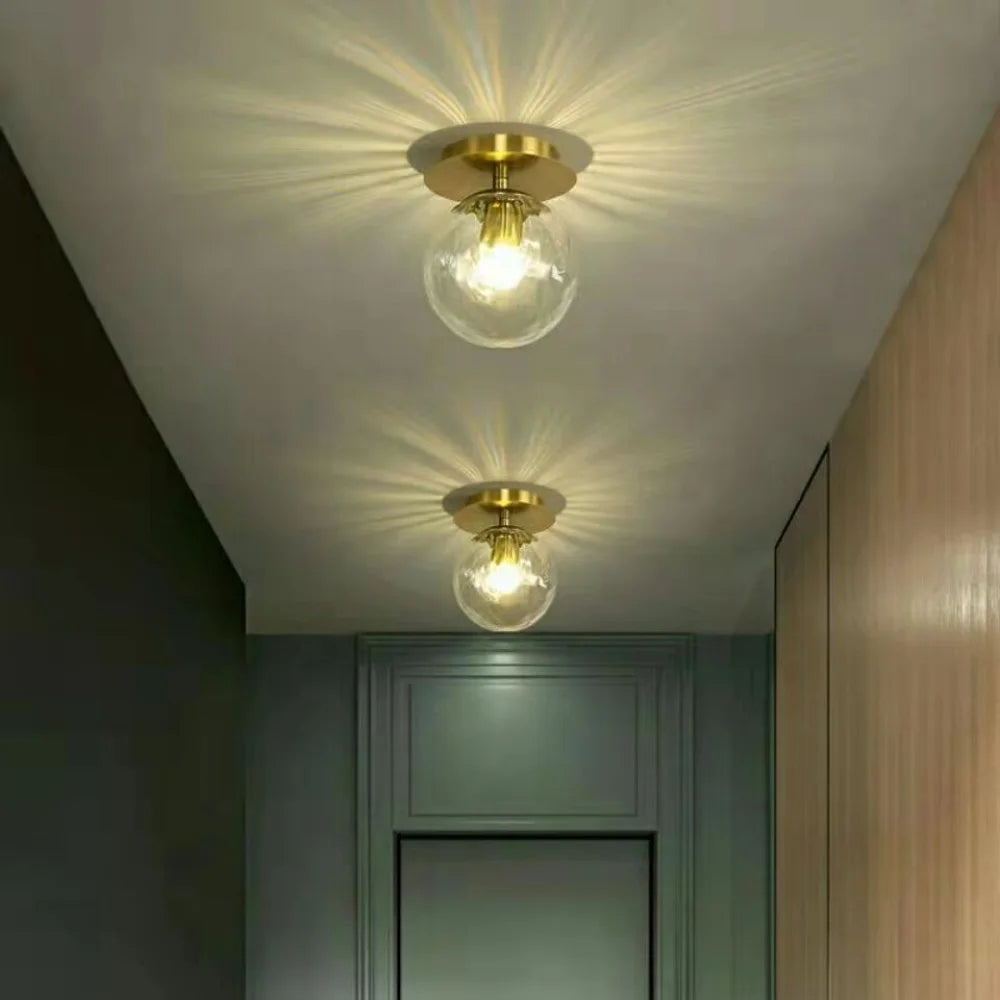 مصباح سقف زجاجي كروي ذهبي ™DecorBites: أضواء غرفة معيشة نورديك عصرية لديكور اللوفت