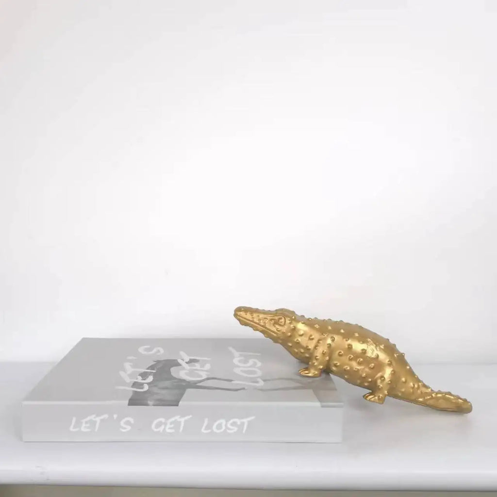 تماثيل ديكور المنزل على شكل تمثال التمساح الذهبي من DecorBites™