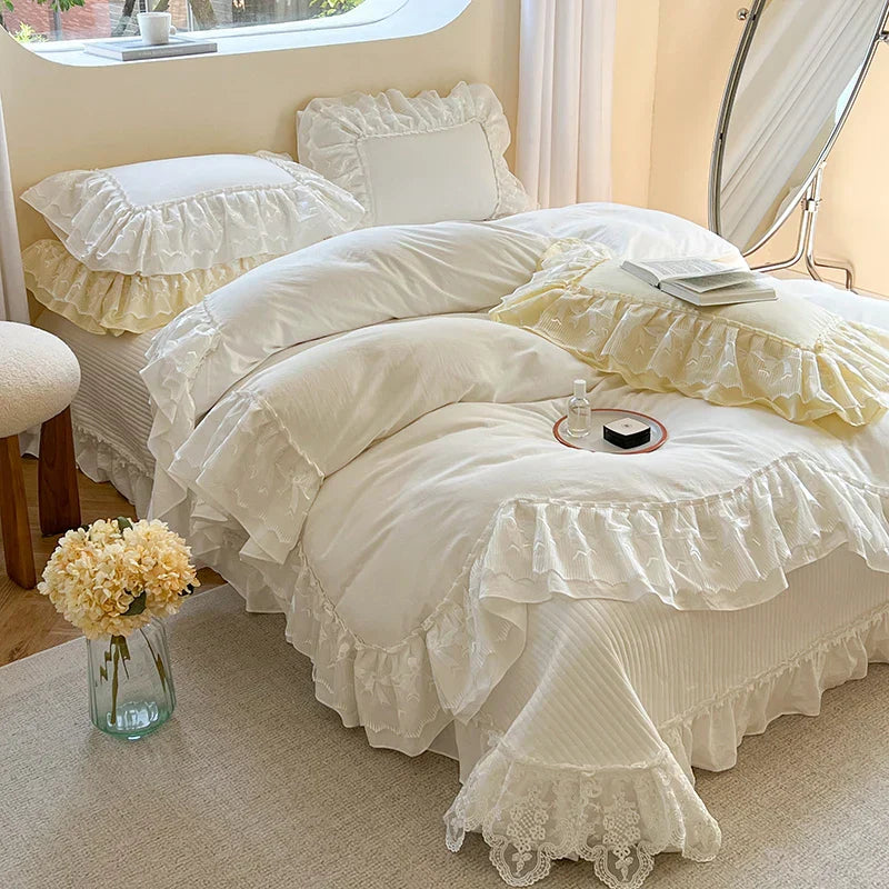 طقم مفروشات دانتيل مكشكش من DecorBites™ باللون الأبيض اللؤلؤي والأصفر الكريمي - قطن برنسيس