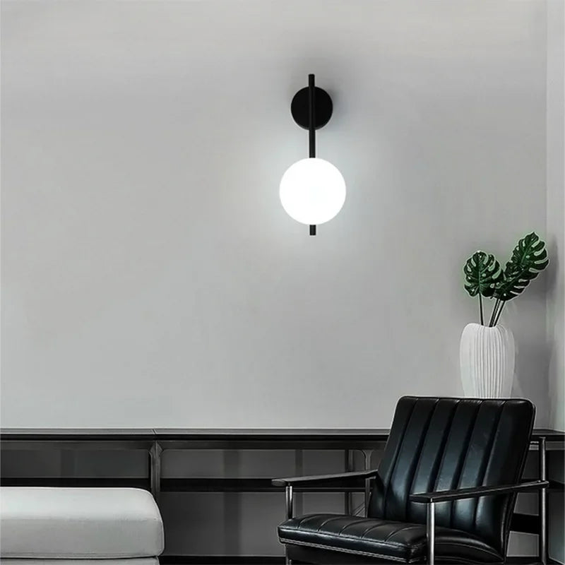 مصباح حائط من DecorBites™ ذهبي مزود بكرة زجاجية بتقنية LED: إضاءة حائط جانبية بتصميم أمريكي للممرات وغرف النوم والدراسة