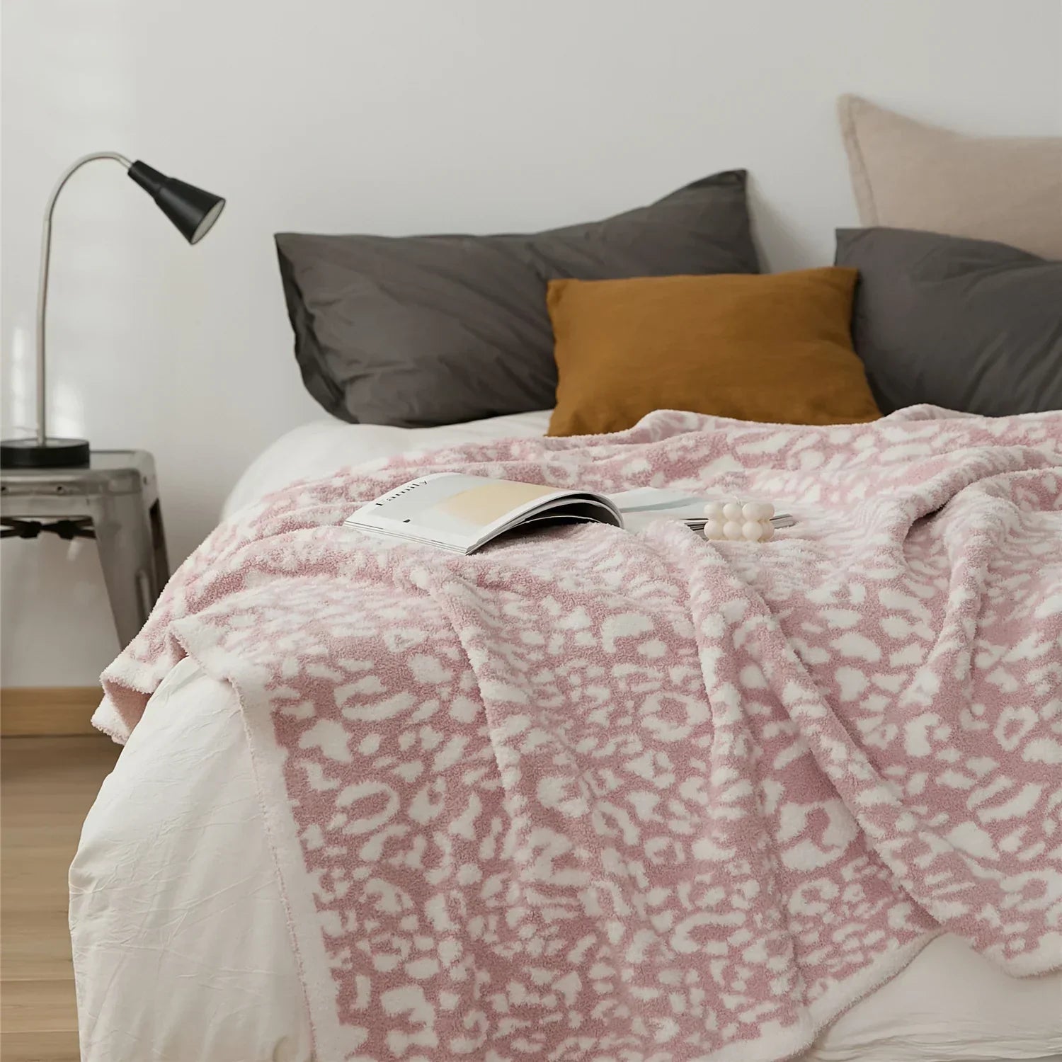 DecorBites™ Cozy Leopard Print Knitted Blanket - Winter Faux Fur Microfiber Throw