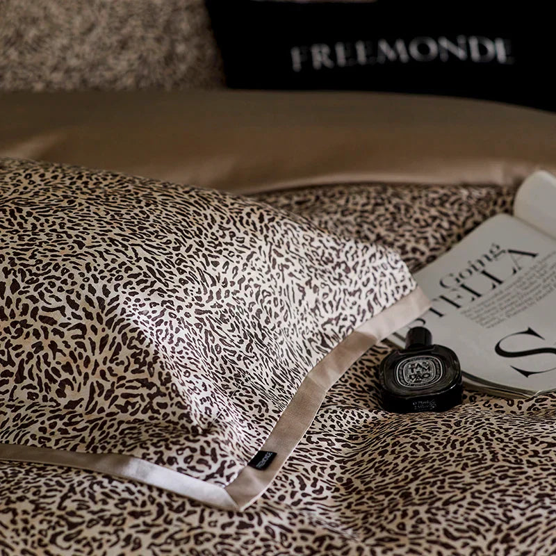 طقم مفروشات DecorBites™ Leopard الفاخر: غطاء لحاف حريري ناعم من الليوسيل والقطن، طقم شراشف، أكياس وسائد