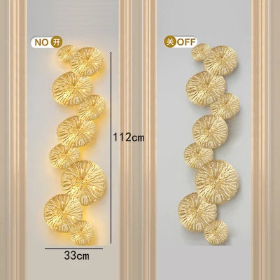 أباليك حائط بإطار نحاسي ذهبي بتصميم زهرة من DecorBites™ لإنارة غرف الطعام الفندقية