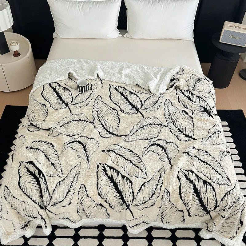 Couverture en flanelle double épaisseur jacquard feuilles DecorBites™ pour canapé et lit