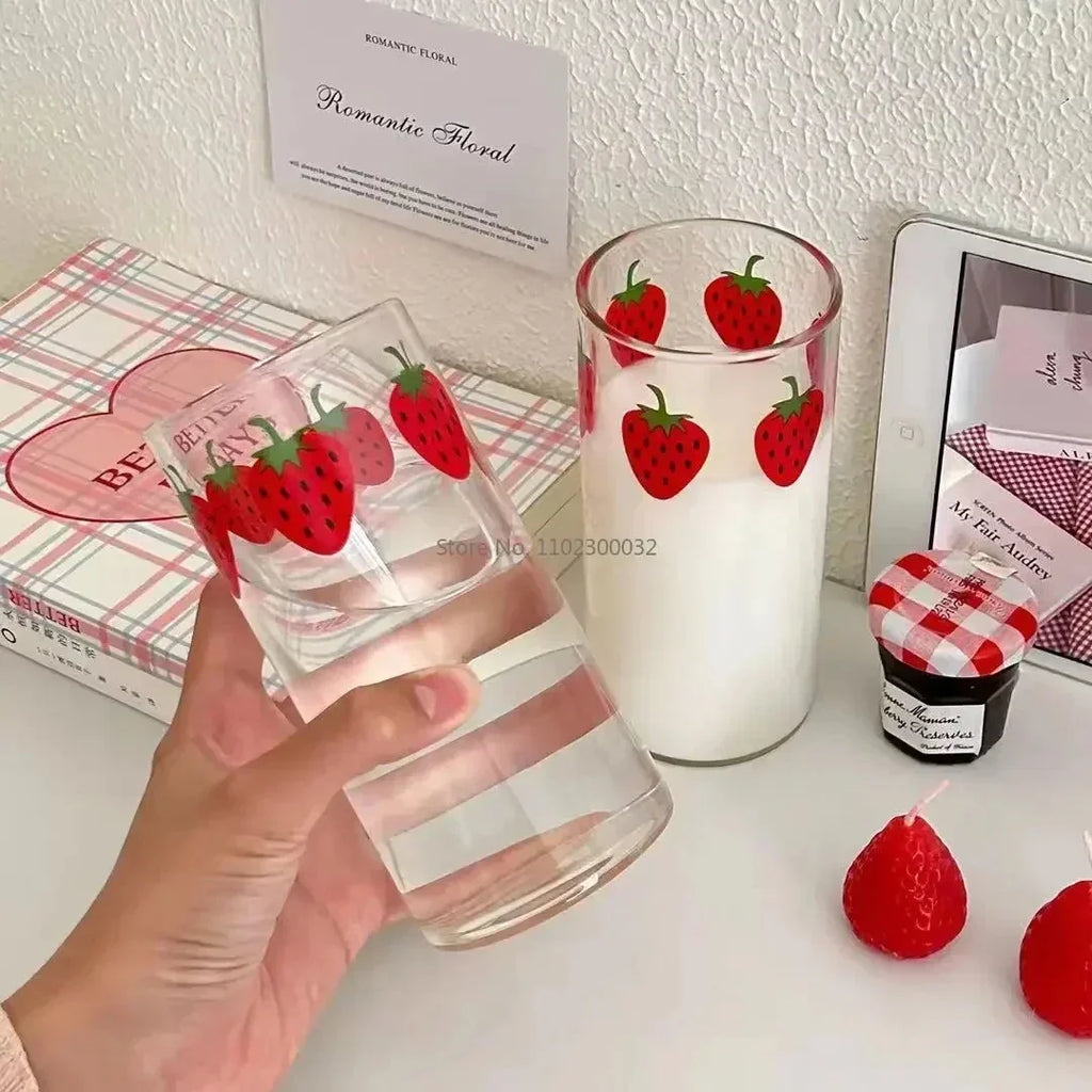 كوب عصير الفراولة اللطيف من DecorBites™ مع ماصات - قدح عصير شفاف وجذاب