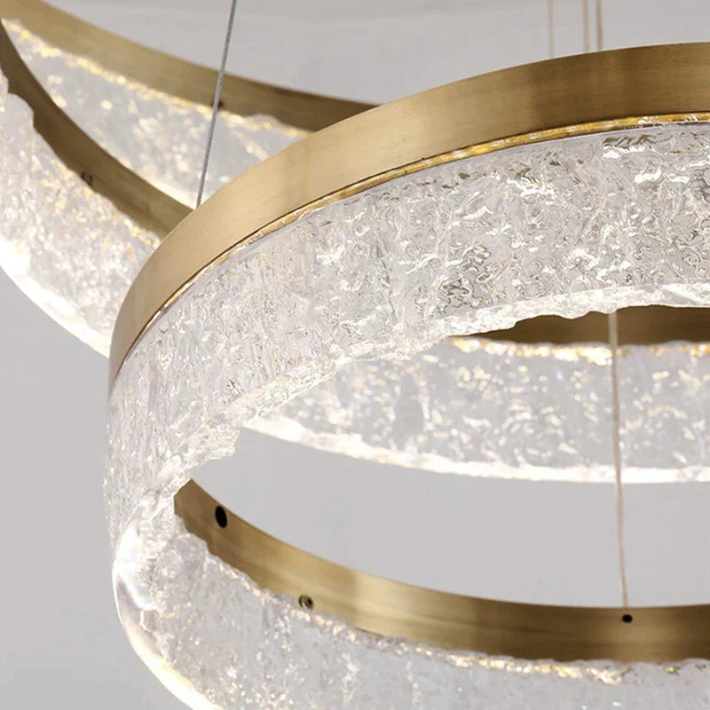 ثريات DecorBites™ الذهبية بتقنية LED لديكور أنيق للمنازل والفنادق