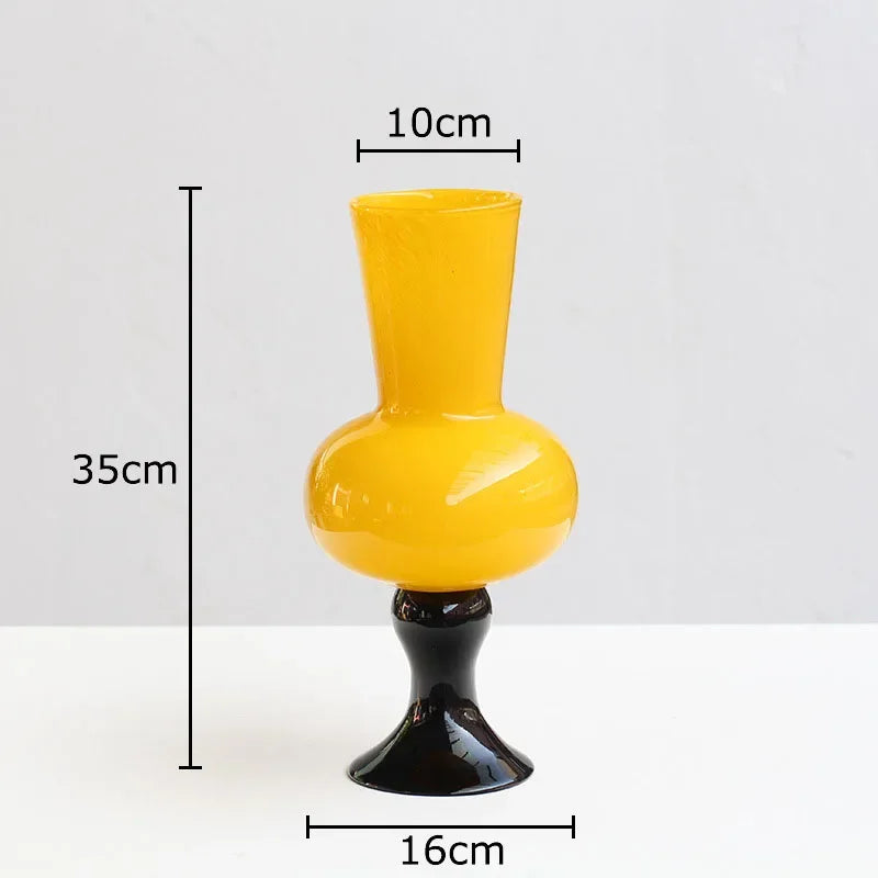 مزهرية زجاجية على شكل كأس من DecorBites™ لتزيين المكتب مع أزهار اصطناعية