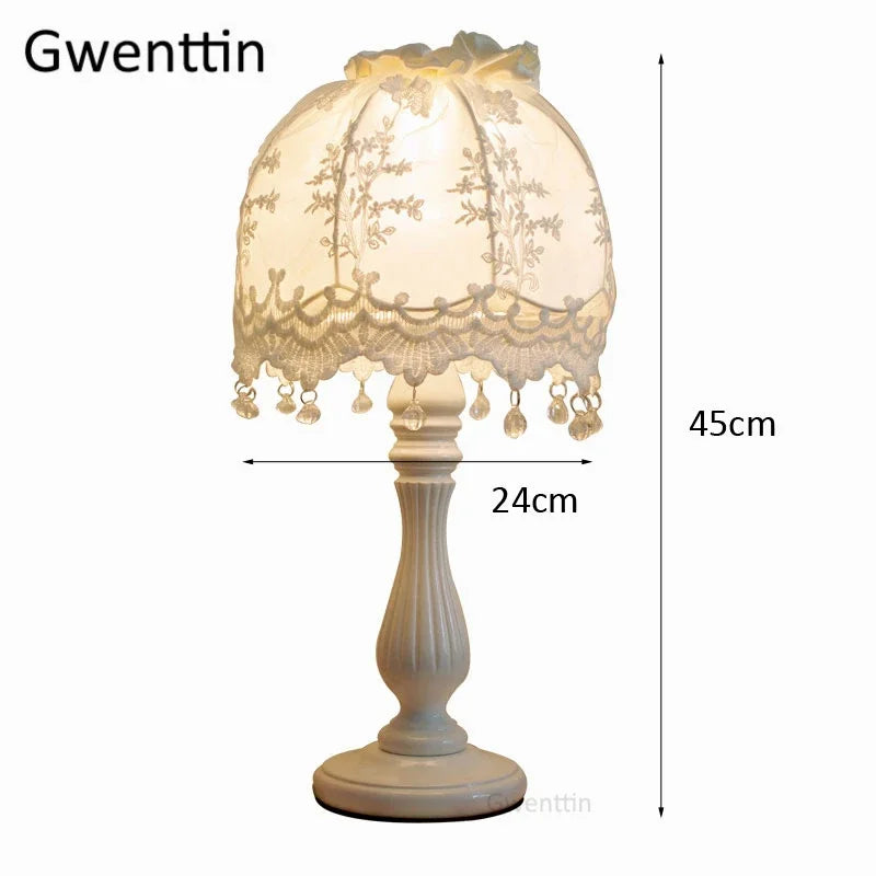 DecorBites™ مصباح طاولة قماشي من الدانتيل ضوء LED للمكتب لتزيين المنزل وحفلات الزفاف وغرف النوم