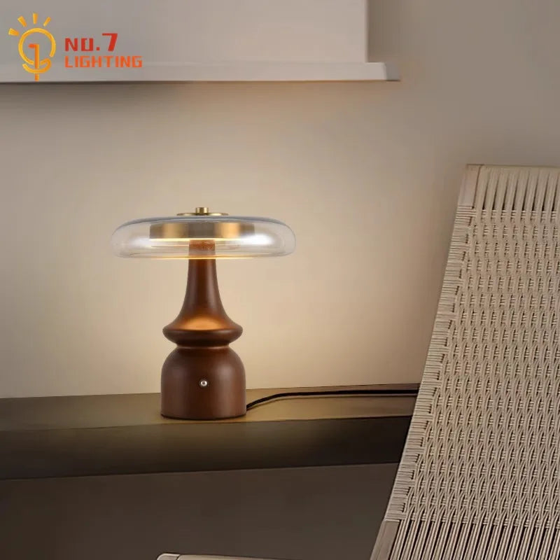 مصباح طاولة خشبي ديكور بايتس™ LED ذهبي لامع - تصميم ريترو فاخر من العصور الوسطى