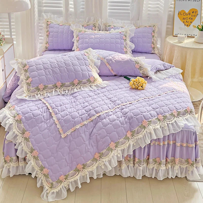 طقم مفروشات أميرة كوري من DecorBites™: أزهار، دانتيل، كشكشة، تطريز، مبطن، غطاء لحاف، مفرش سرير