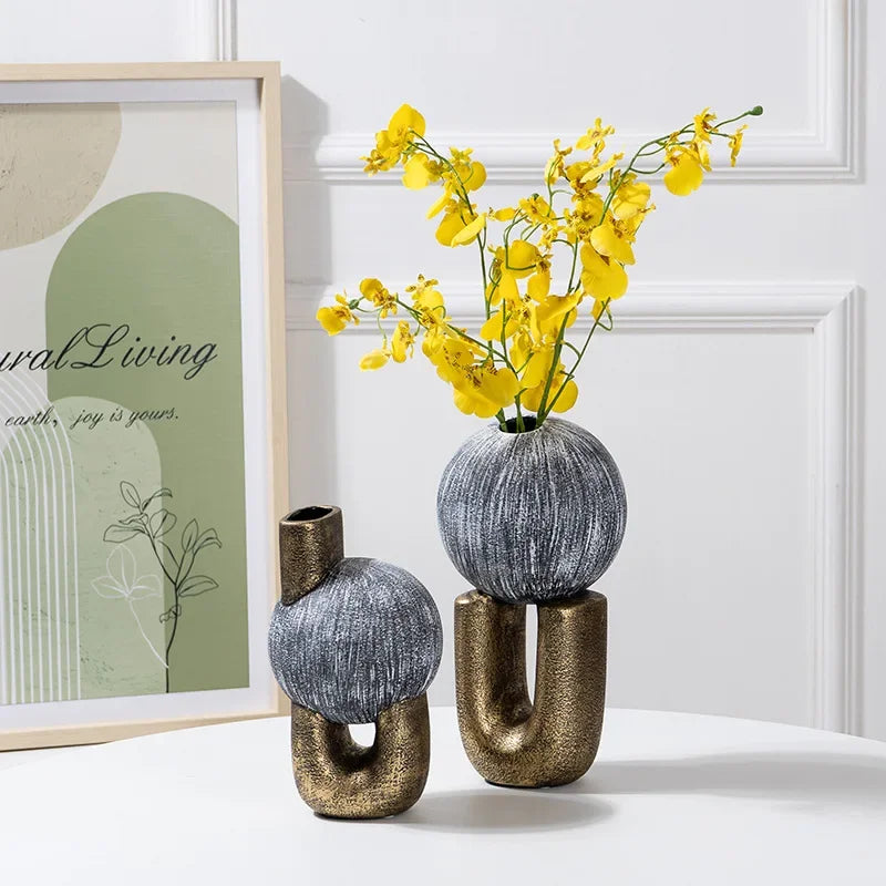 فازة سيراميك DecorBites™ بخطوط ذهبية ونمط هندسي - ديكور منزلي لتنسيقات الزهور المجردة