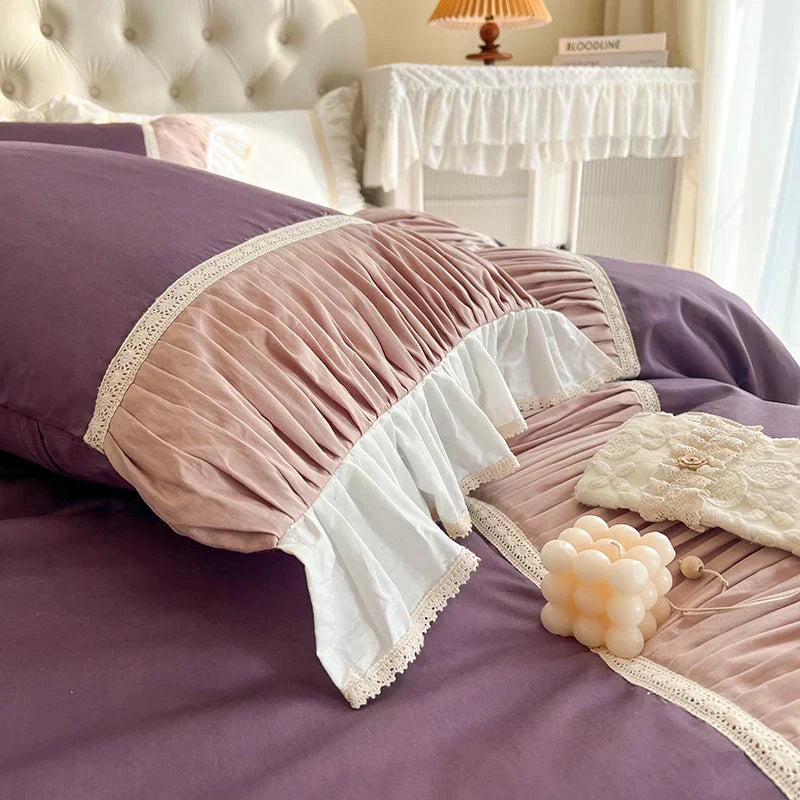 طقم مفروشات قطن بتصميم أميرات كوري من DecorBites™ مع كشكشة بليسيه وغطاء لحاف ناعم