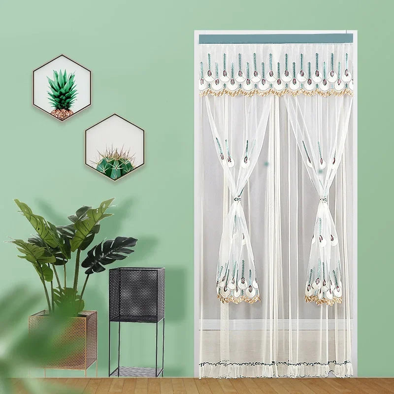 ستائر باب ناموسية دانتيل مطرزة مضادة للبعوض من DecorBites™ - تصميم مطوي لمرور الضوء والهواء
